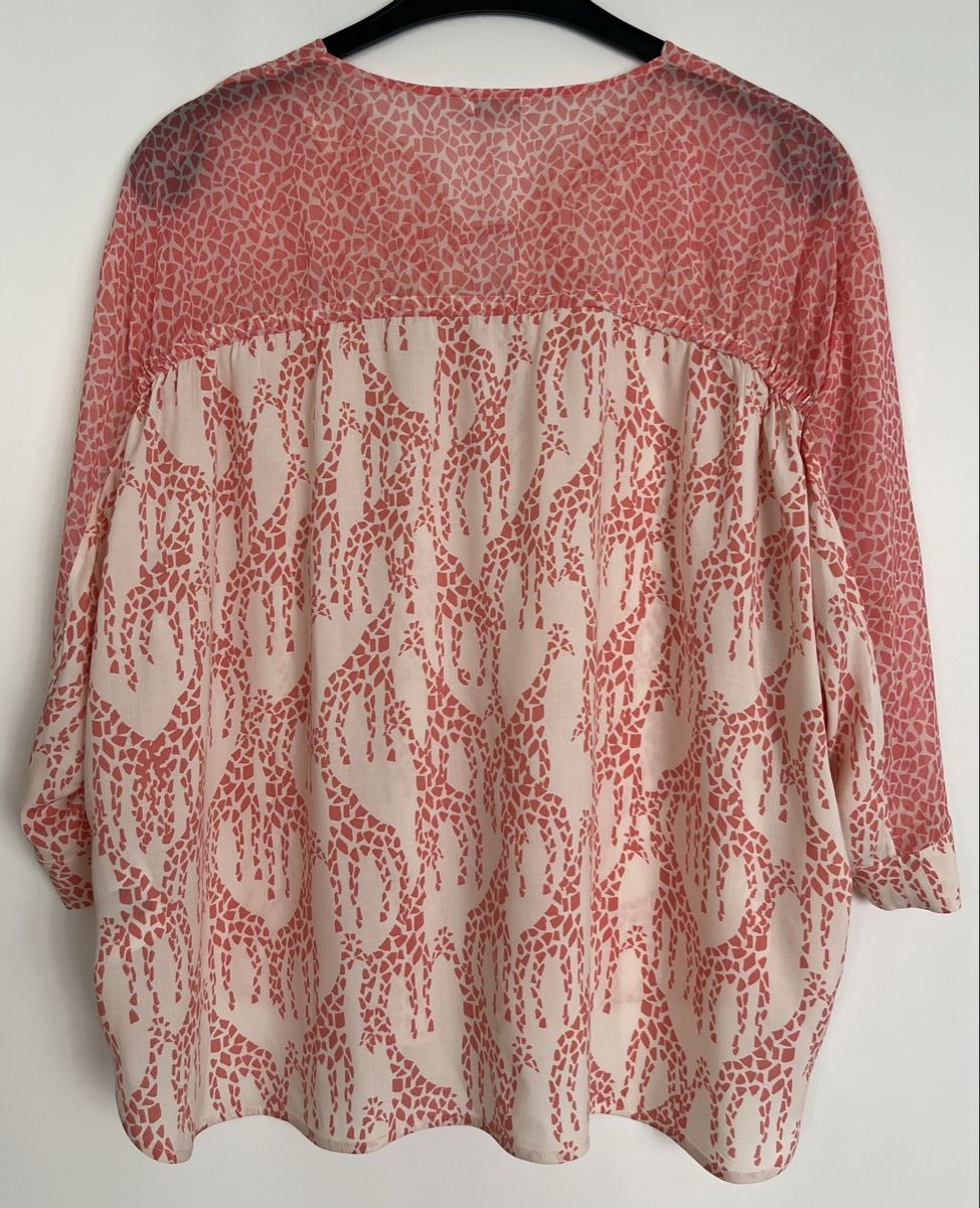 Riani Chemisiers: Bluse RIANI Giraffenmuster rosa Grösse 46  – Neuf (Voir description) à Uster par Family_Boutique 1