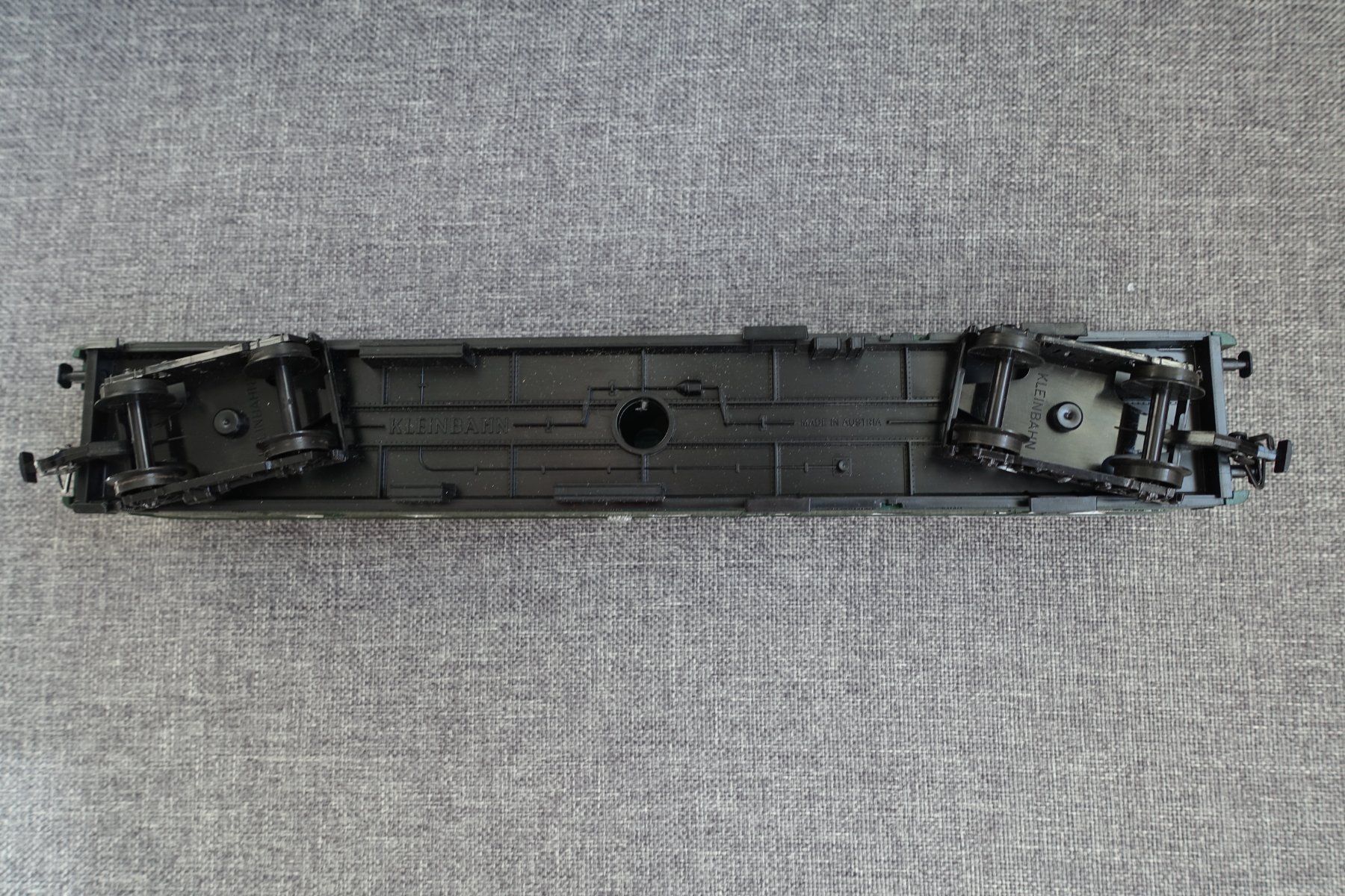 Kleinbahn Modelleisenbahnen: KLEINBAHN No. 391 ÖBB Postwagen F4h – Gebraucht aus Wallbach von Sarrows 3