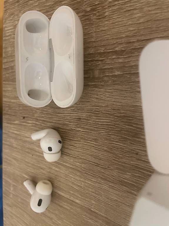Cuffie: AirPod Pro 2nd gen MagSafe usb-c – Usato da Lausanne venduto da abd_w5tm 1