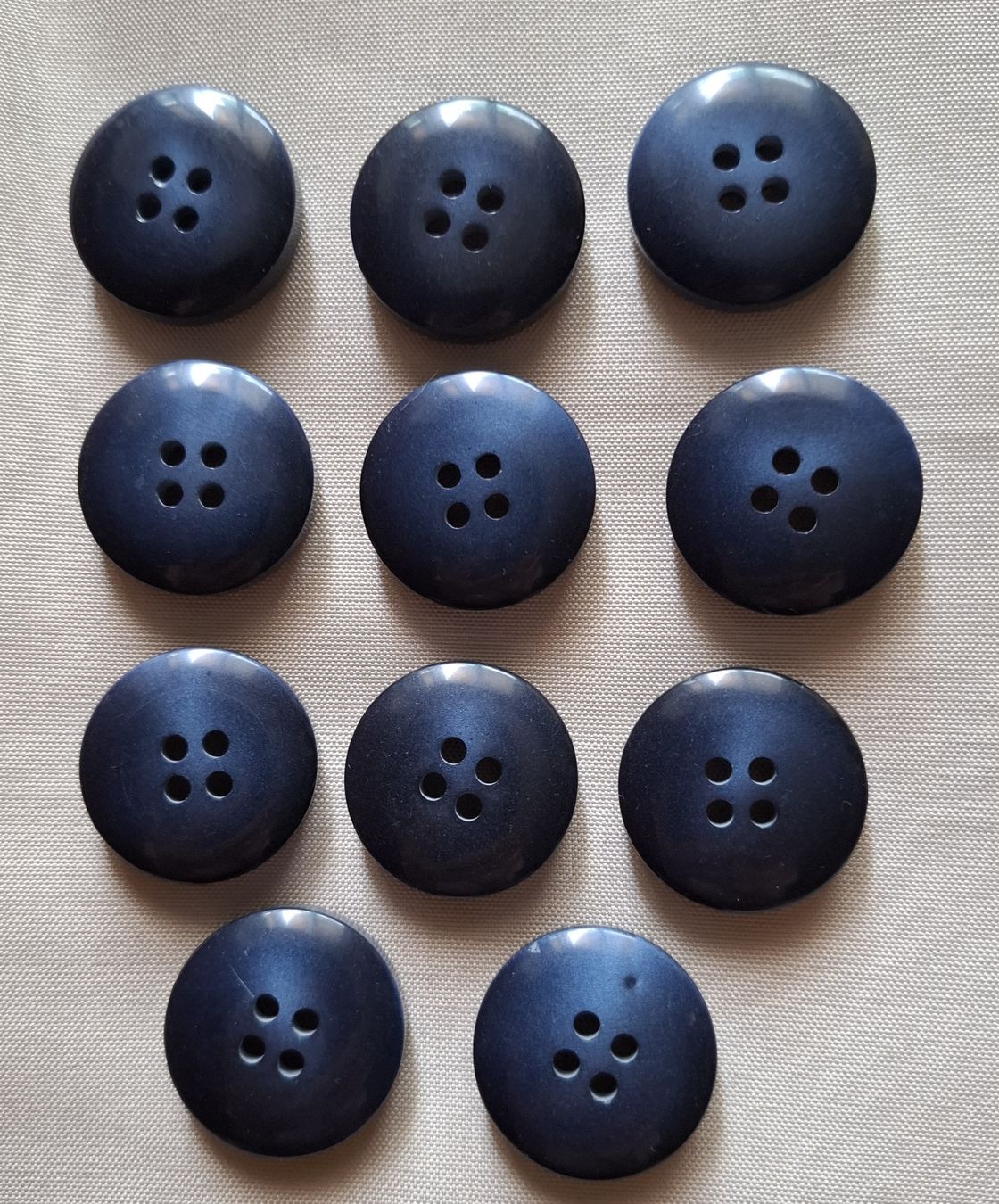 Bottoni: 11 Knöpfe, Blauschwarz, 28 mm. – Usato da Dietikon venduto da Hirschkopf 5