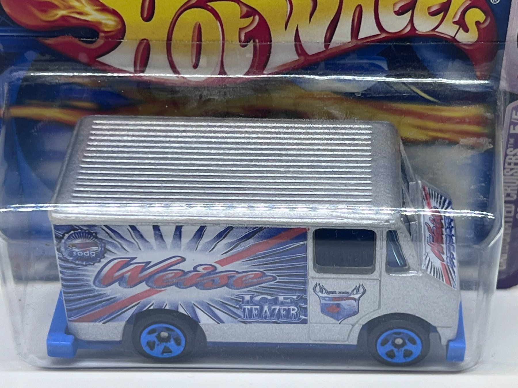 Hot Wheels Modellini d'auto: Hot Wheels Combat Abulance – Nuovo e nell'imballaggio originale da Wildegg venduto da LaaBoutique 2
