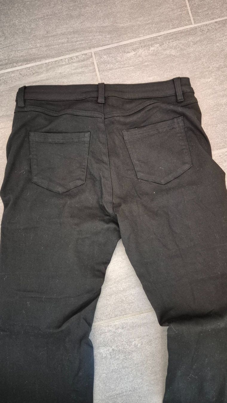 Pantaloni: C&A Stoffhose, neuwertig, Gr. 40, schwarz, BootCut – Usato da Wädenswil venduto da frandzrh 1