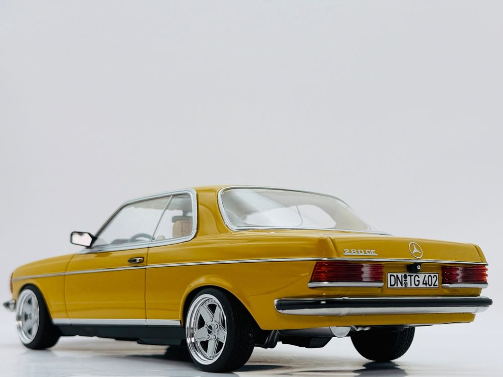 Miniature MERCEDES-BENZ 280 SE Vert métalisé (1968) NOREV NOREV183533 | Collect World