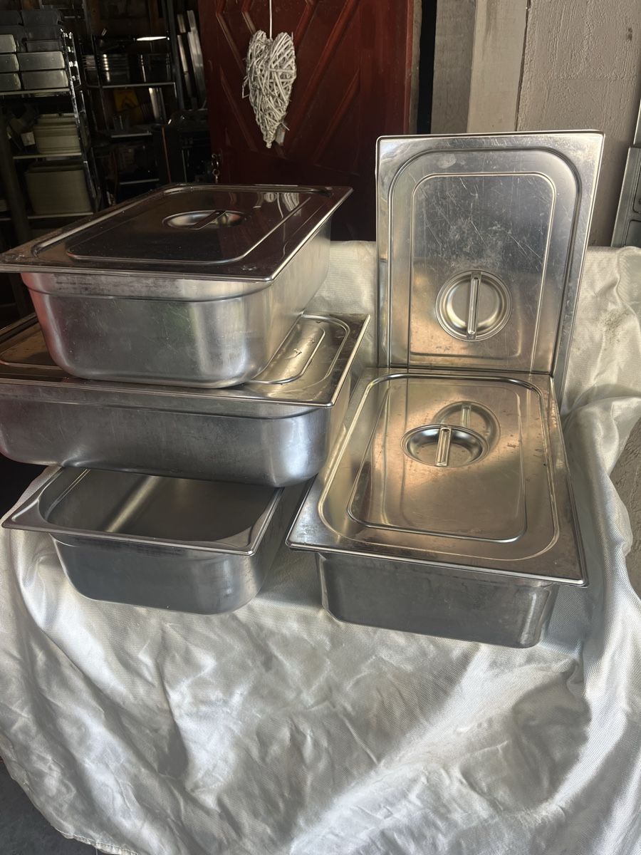 Cuisines complètes: 4 Stk GN 1/1 Behälter Set mit Deckel – D'occasion à Flaach par Auto6011