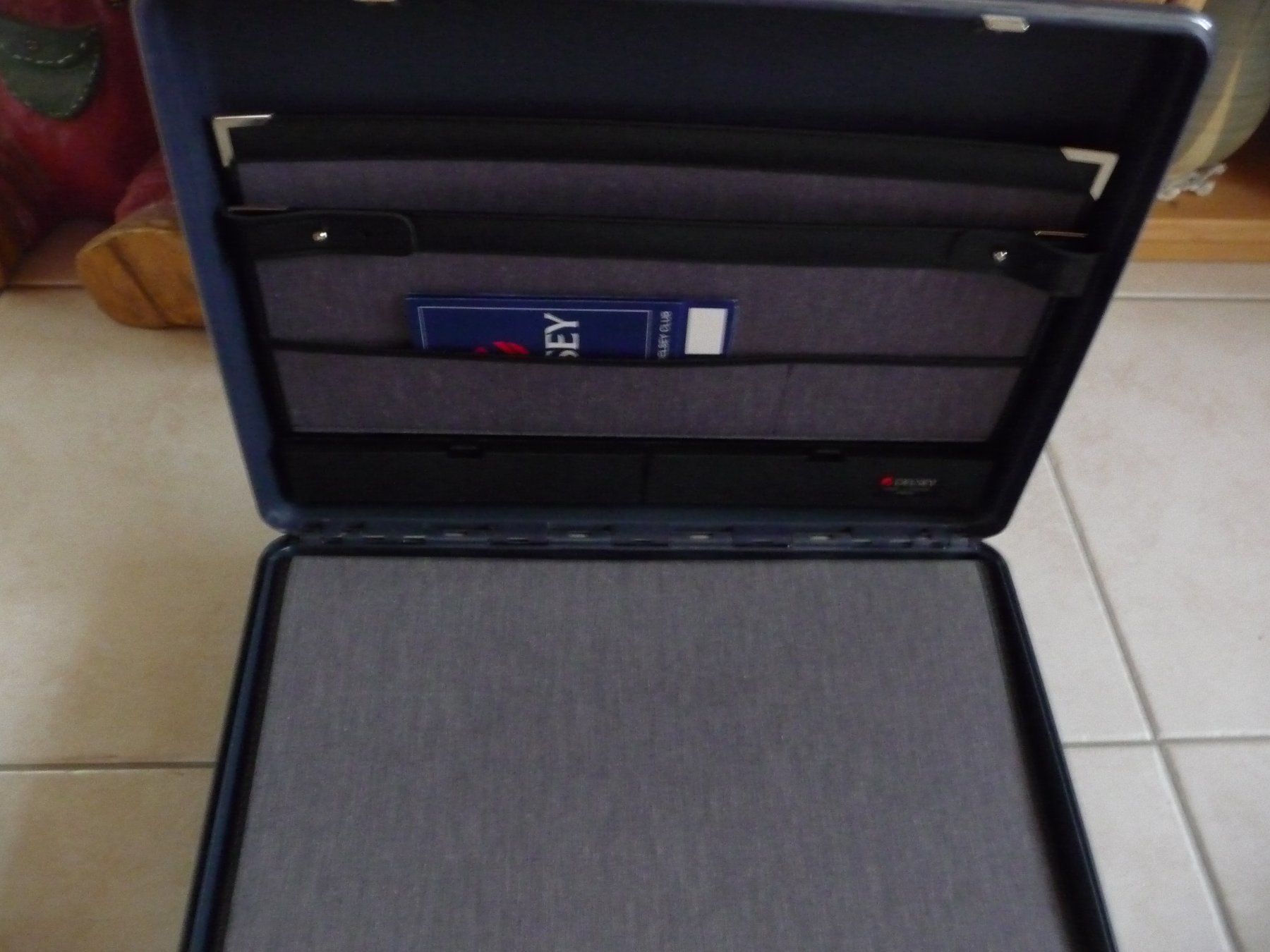 Delsey Valises & Sacs: Aktenkoffer DELSEY NEU – Neuf (Voir description) à Kirchberg BE par lavendel02 2