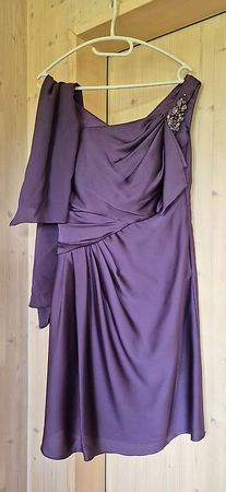 violettes Kleid für Hochzeitsfest