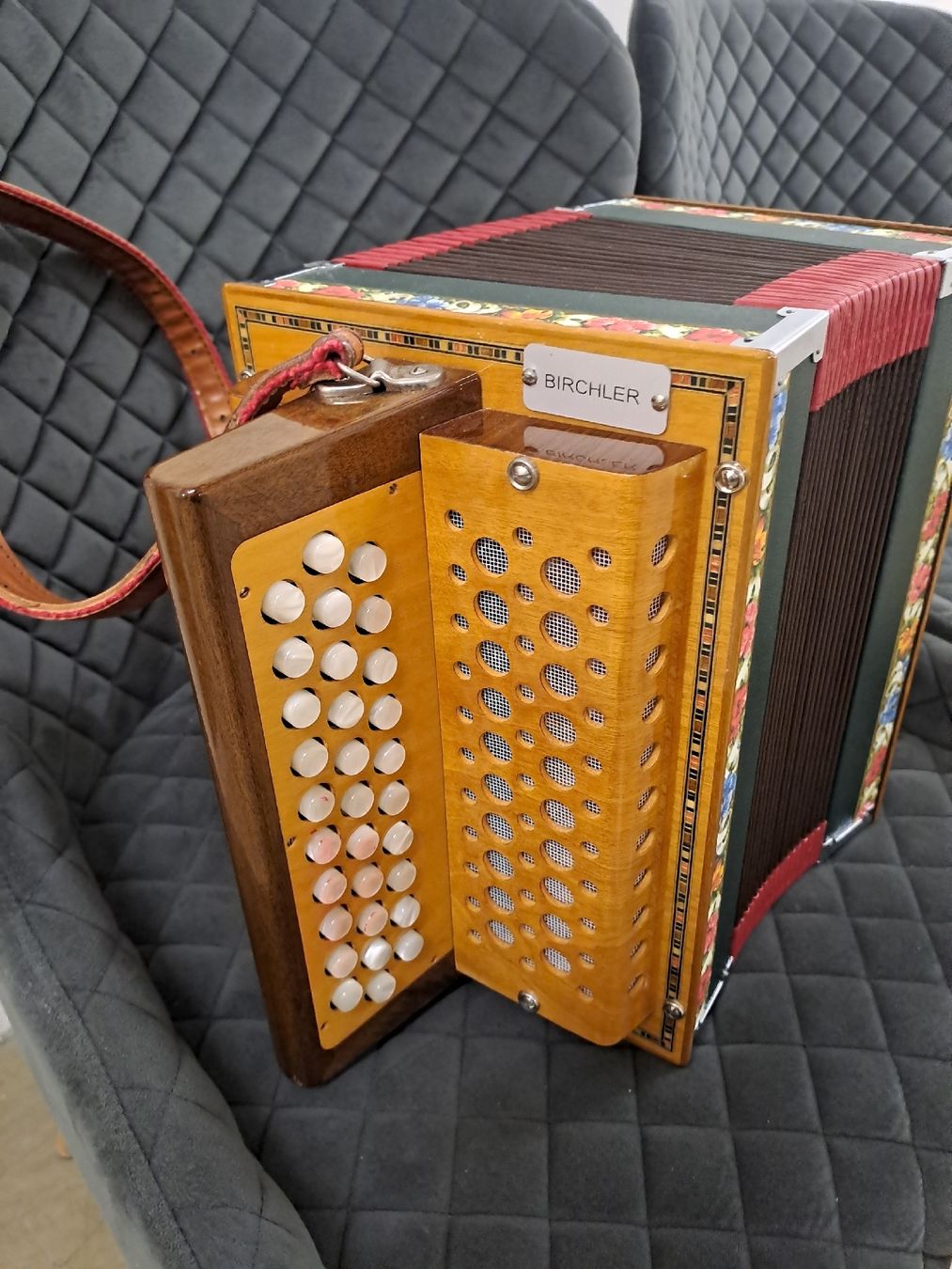Strumenti musicali: schwyzerorgeli ton B wie neu – Usato da Villeneuve venduto da BibiVintage 3
