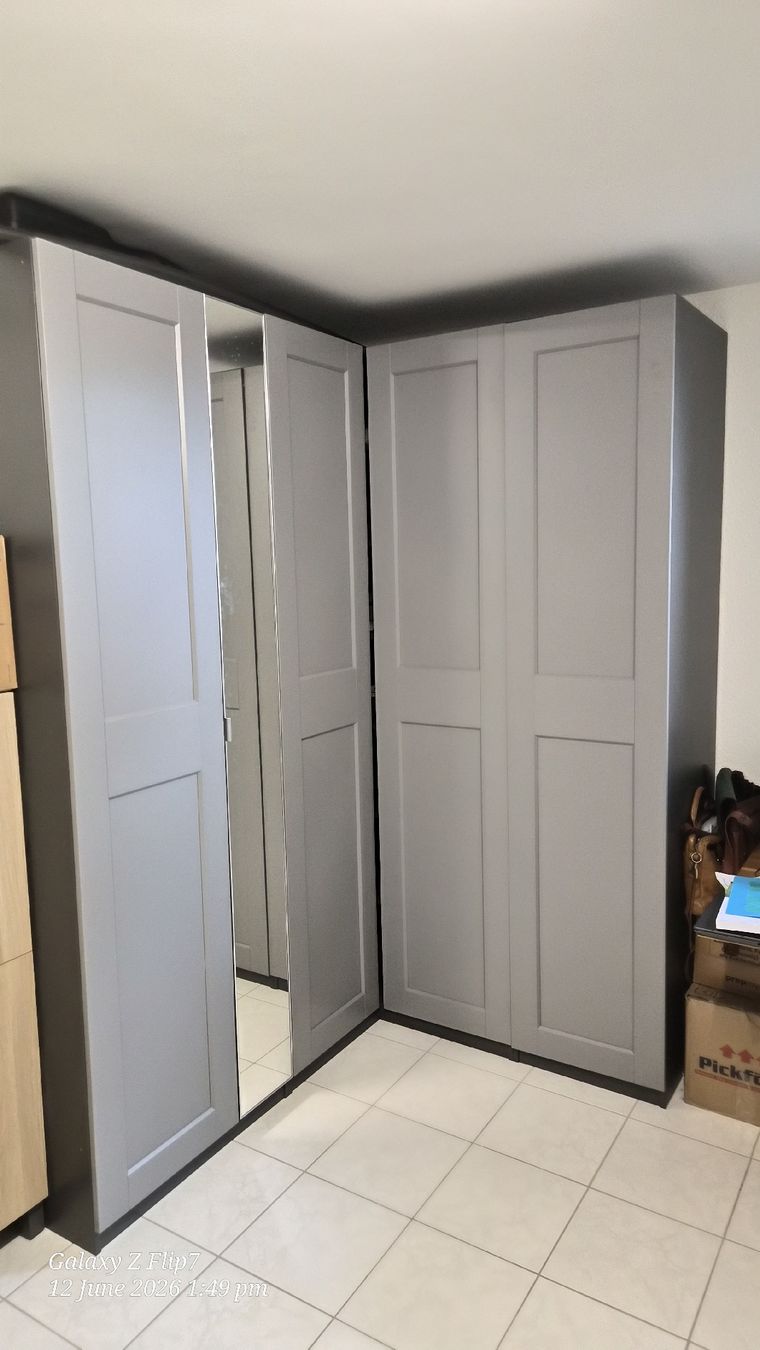 Armadi: Grey corner wardrobe for sale, great condition – Usato da  venduto da