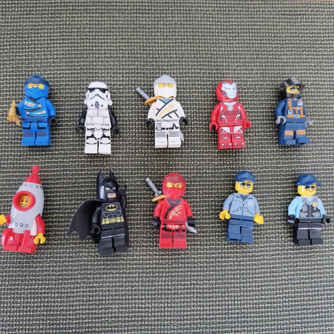 Lego Jouets: Set 10 Lego Figuren – D'occasion à Meilen par FAVALLID