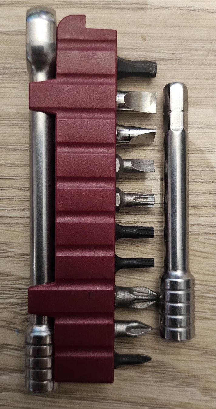 Victorinox Tutti gli attrezzi: Victorinox Multitool mit Bits und Etui guter Zustand – Usato da Worben venduto da Quest 5