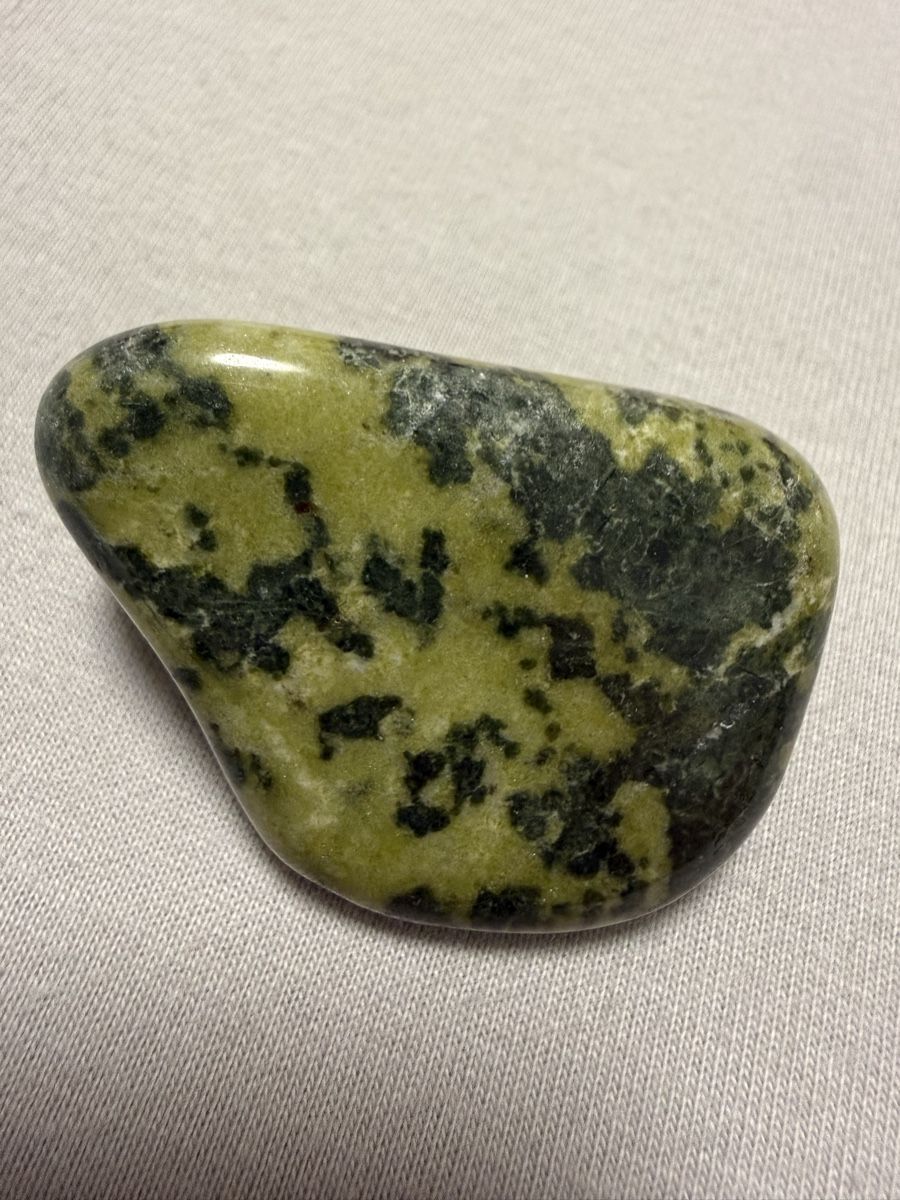 Mineralien & Heilsteine: Jade nefrit – Gebraucht aus Oberhof von RealStone