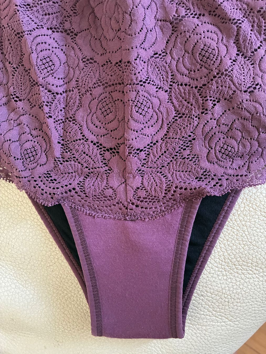 Altra biancheria intima: 2 Menstruations-/Periode Slips mit Spitze v. KORA MIKINO – Usato da Zürich venduto da Upippin 1