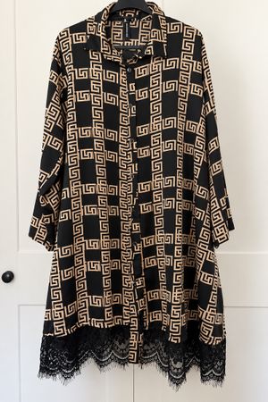Chemise longue noire motif géométrique comme neuve