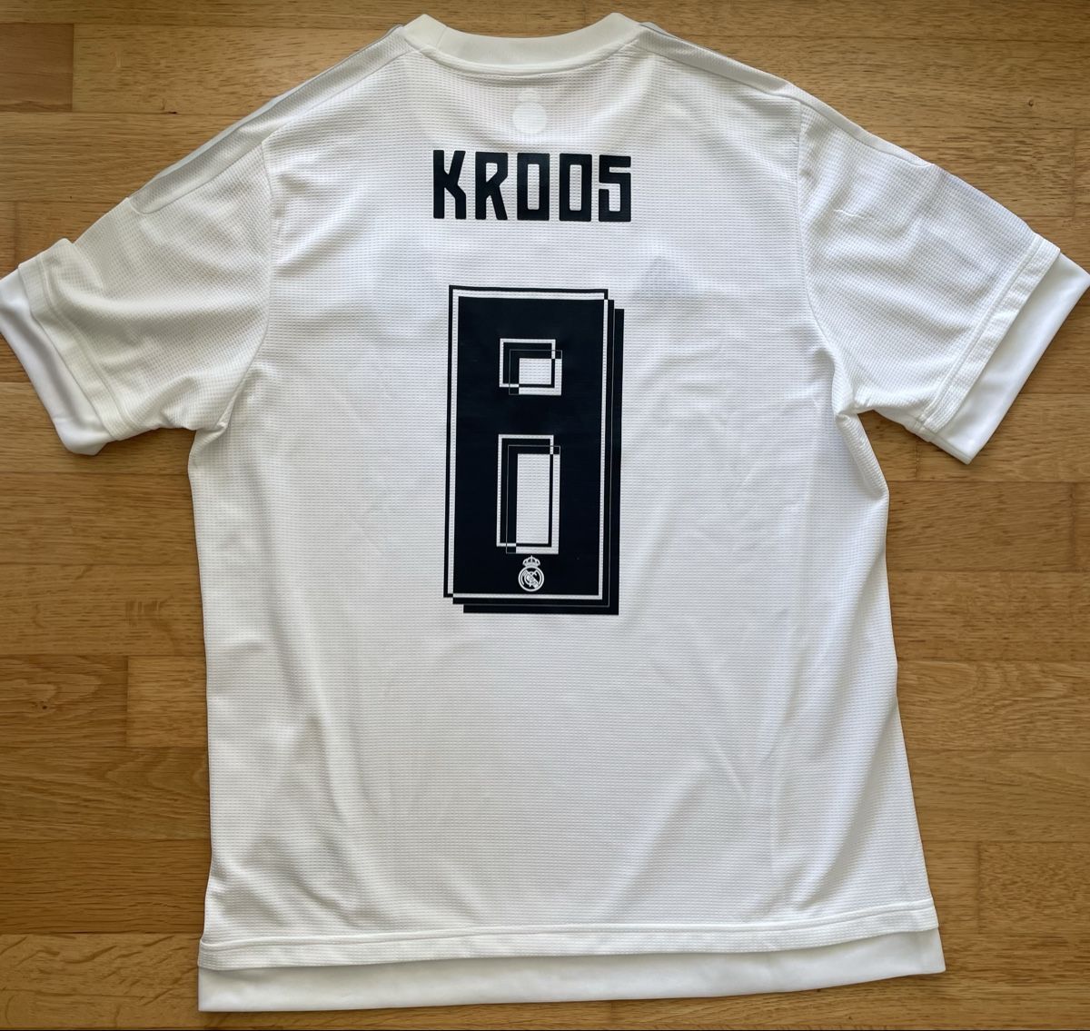 Real Madrid Canottiere & Pantaloni: Original Real Madrid 2015/2016 Kroos – Usato da Windisch venduto da RealJerseys