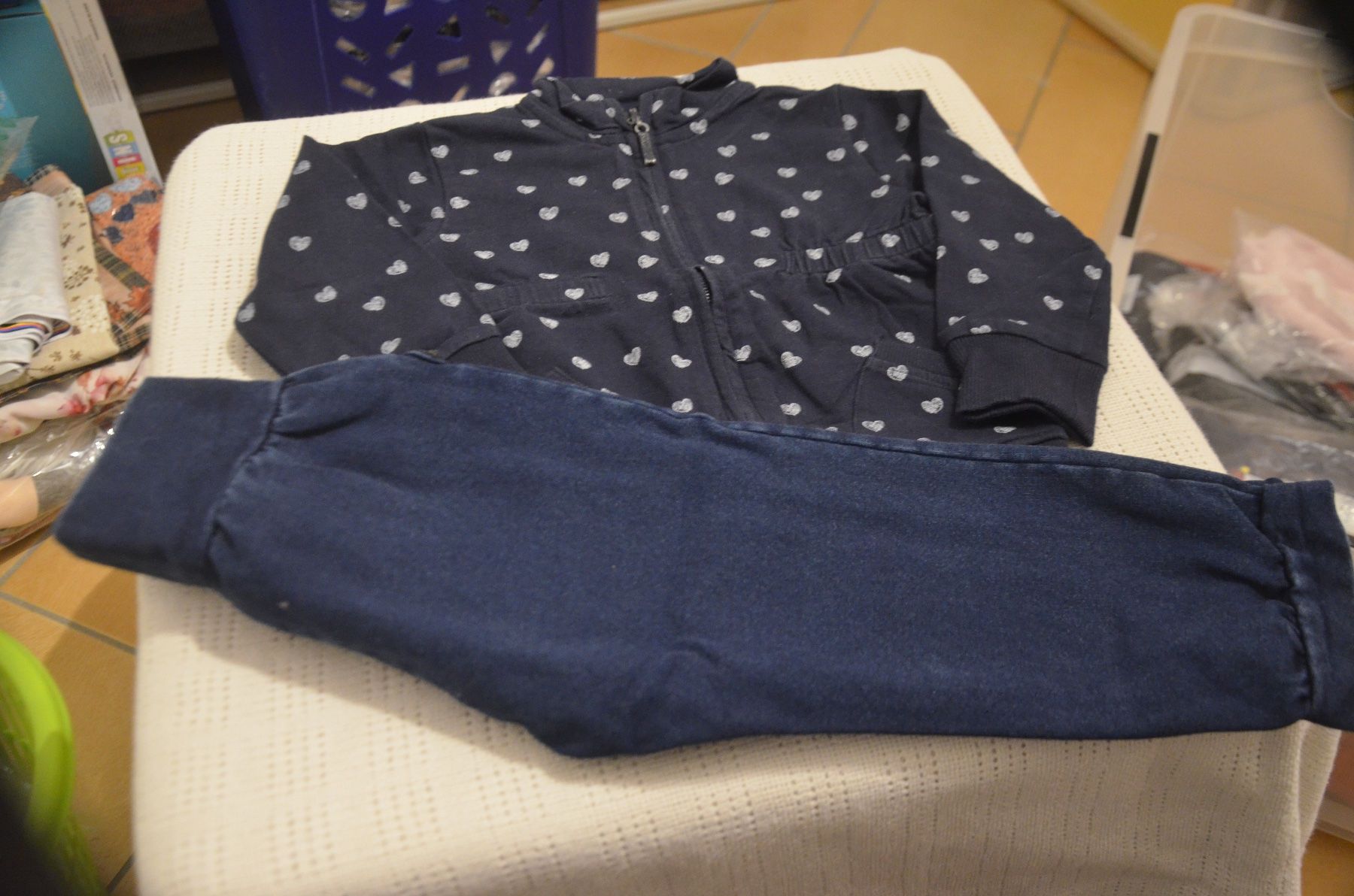 Lotti & Set di vestiti: TAILLE 86 - VESTE HERZ + HOSE – Usato da Chiasso venduto da Dolly015