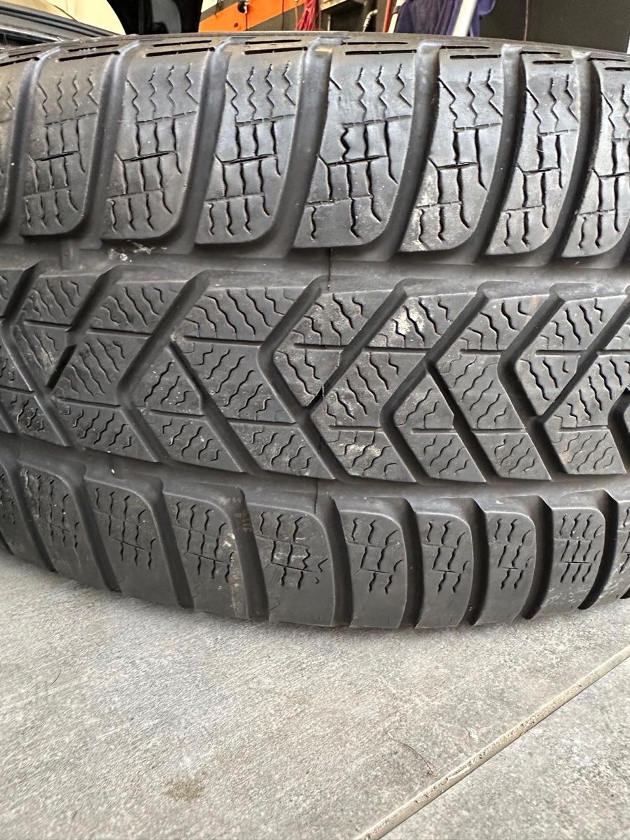 Altro in Scrittura & Disegno: Pirelli 255/40 R19 invernali – Usato da Comano venduto da mat_s7rj 1
