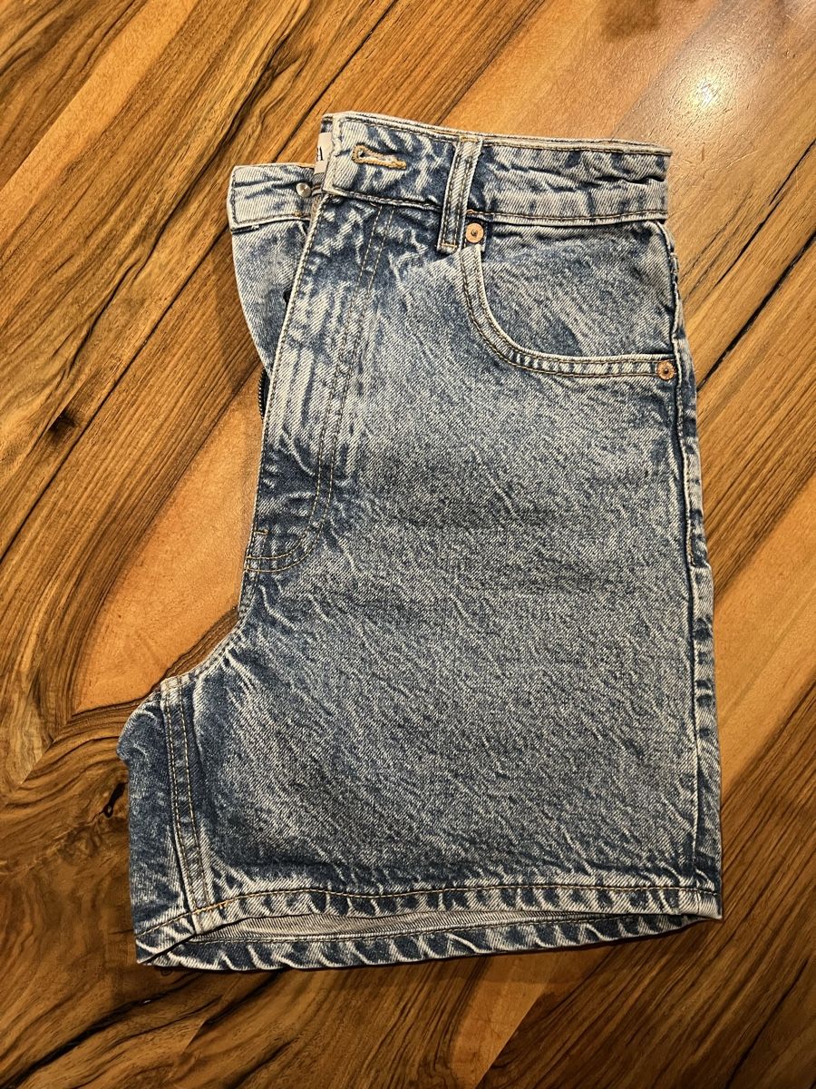 Zara Jeans: Jeans Shorts, Grösse 36 – Usato da St.Gallen venduto da Ha-Ha 2
