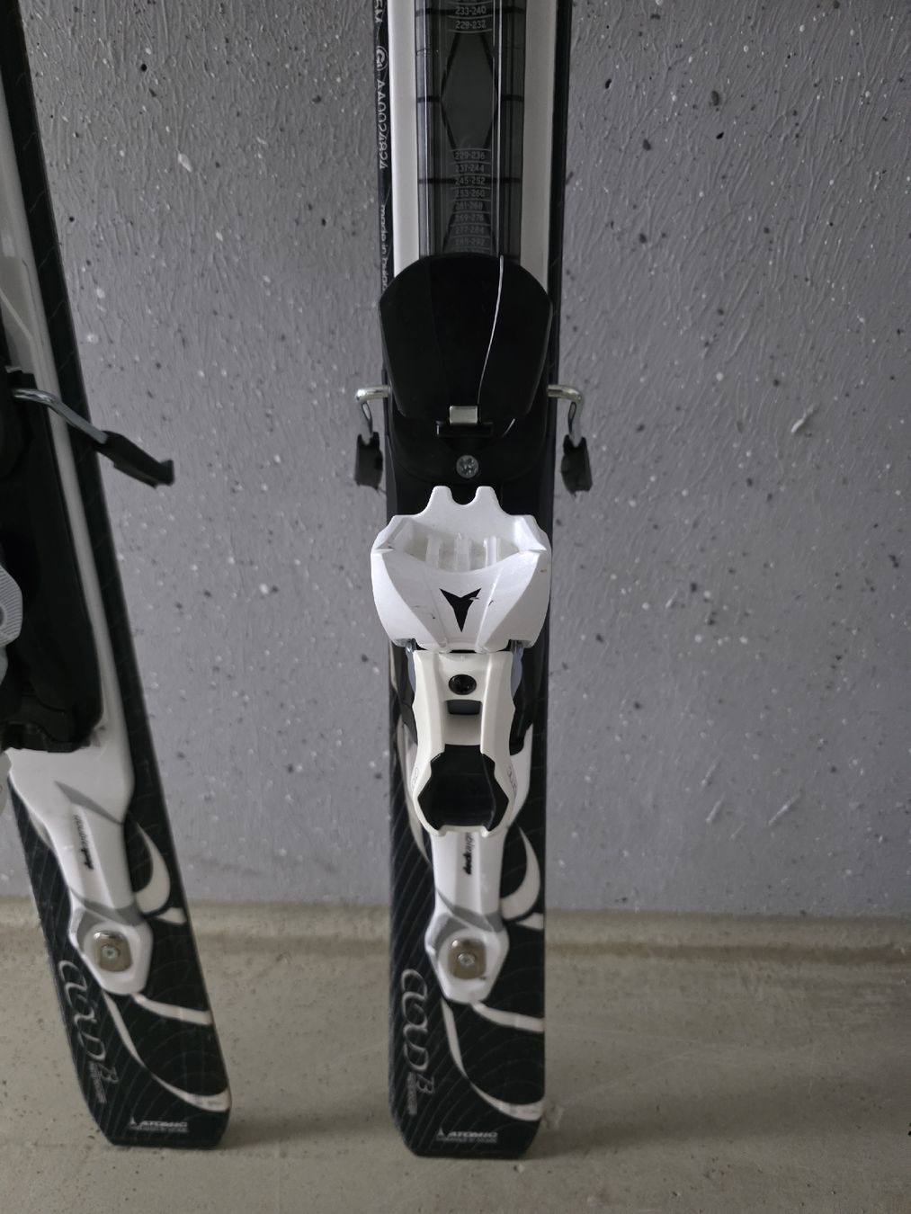 Atomic Skis: 1 Paar Skis. ATOMIC  – Gebraucht aus Lyssach von Nisa 2