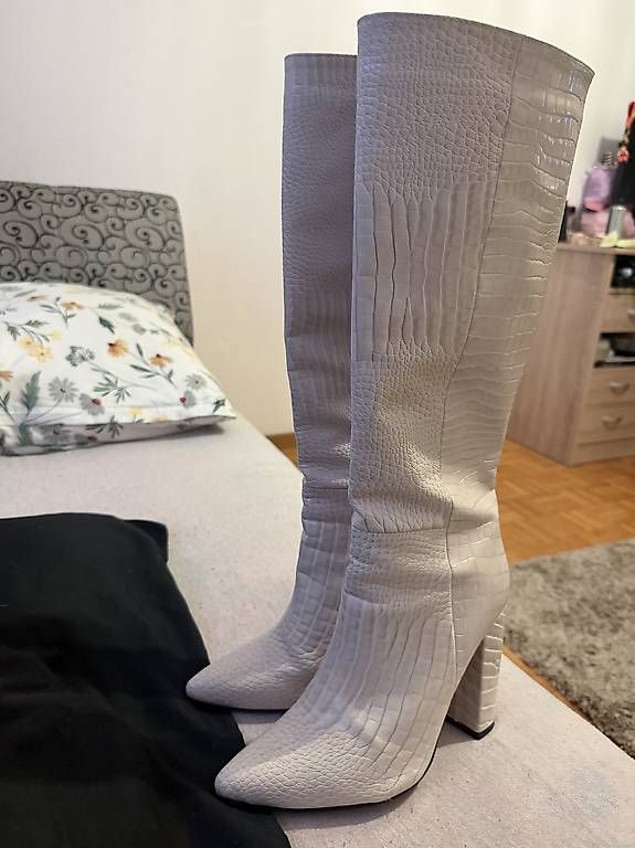 Scarpe da donna: Stiefel neu  – Usato da Fribourg venduto da qen_sj87