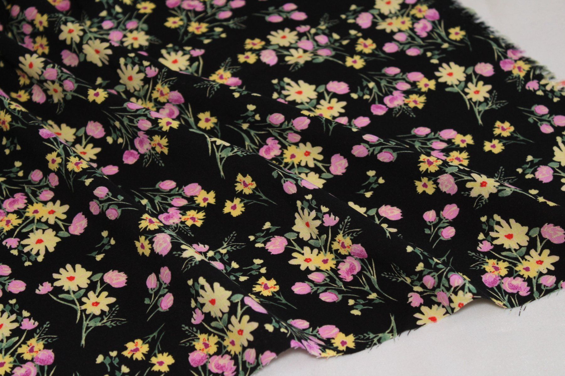 Tessuti: Stoff Kleiderstoff Viscose schwarz/Blumen – Nuovo (secondo la descrizione) da Obfelden venduto da solomon111