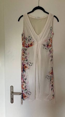 Sommerliches Kleid mit Blumenmuster, Grösse 36/S, Top!