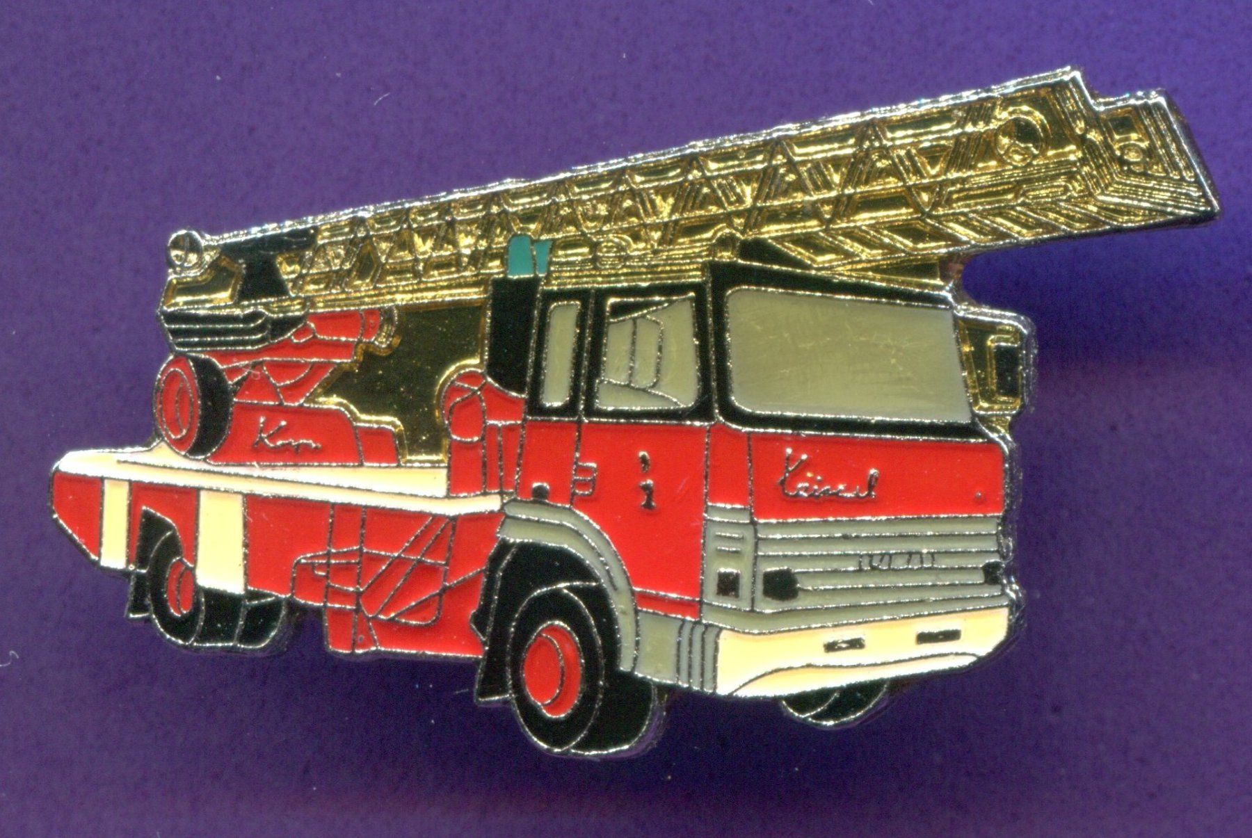Placchette & Badge: Feuerwehrauto  IVECO  mit Drehleiter   – Usato da Winterthur venduto da Sammleroase