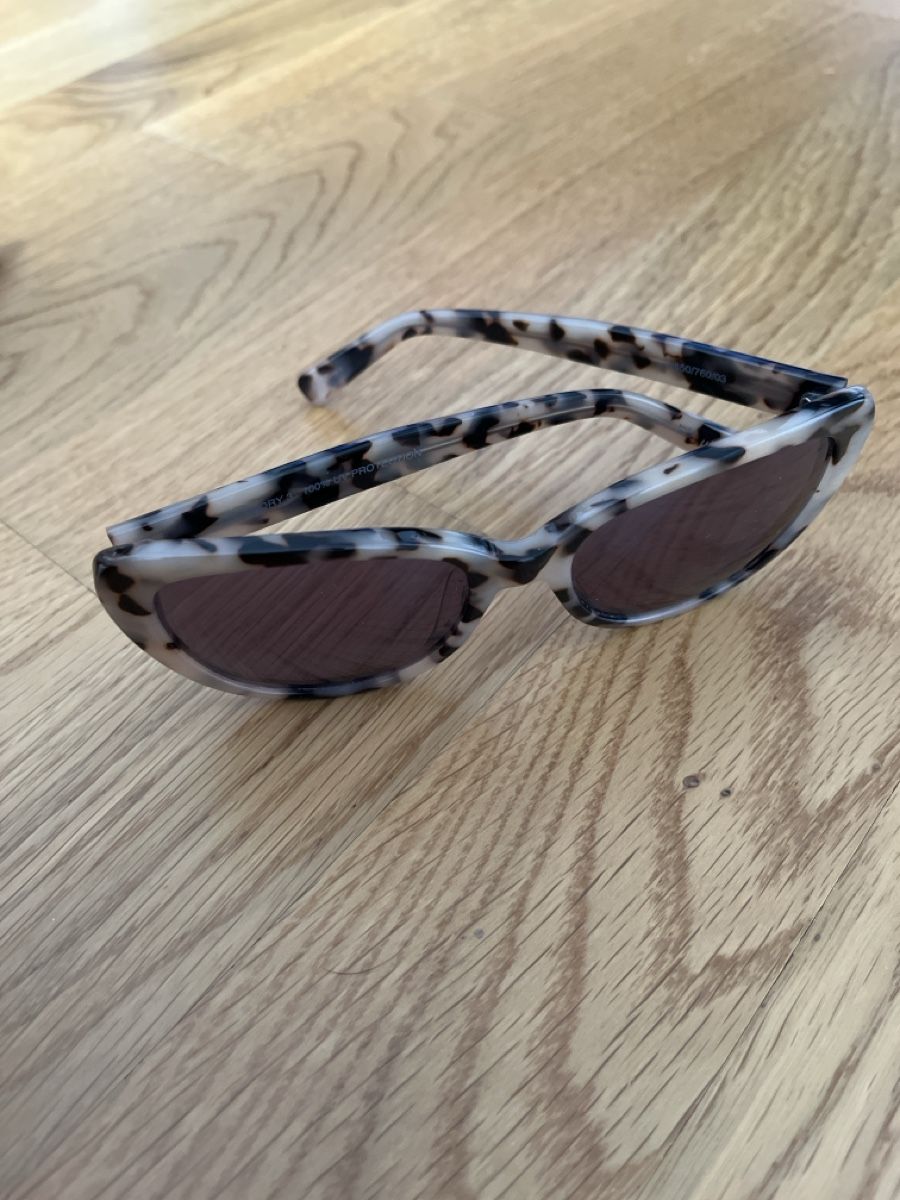 Occhiali & Lenti: Stylish Retro Sunglasses - Summer Ready & Chic! – Usato da Luzern venduto da worn_by_Ana 2