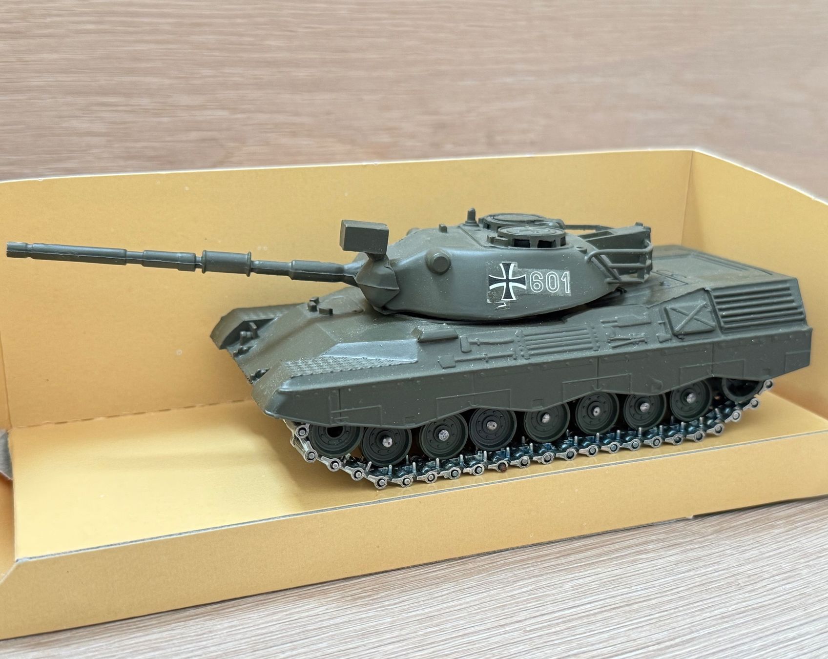 Kit di modellismo & Modellini statici: Char Léopard - Solido N°6055 dans sa boîte – Usato da Denges venduto da peumens 1