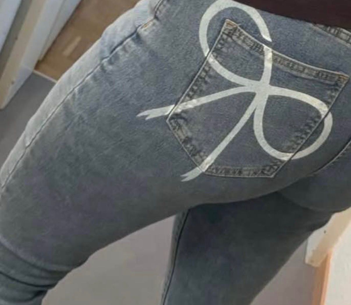 Jeans: Jeans con stampa a cuore – Gebraucht aus Payerne von Petite-vendeuse 1