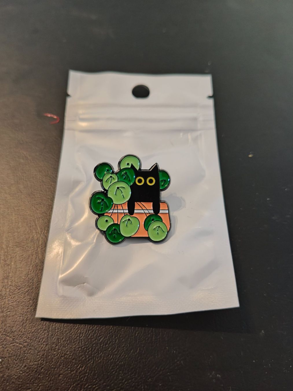 Spille & Fermagli: Katze / Cat / Chat / Gatto Pin – Nuovo e nell'imballaggio originale da Vaglio venduto da Dabia