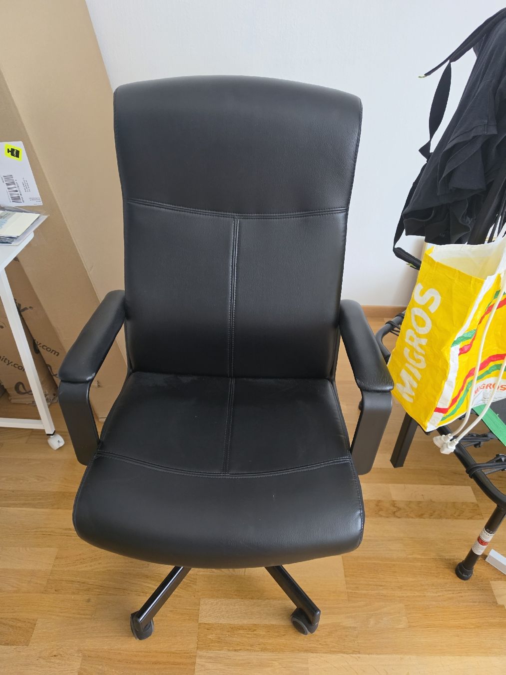 Sedie: Bürostuhl Lederimitat schwarz gebraucht – Usato da Gossau SG venduto da remothemostwanted
