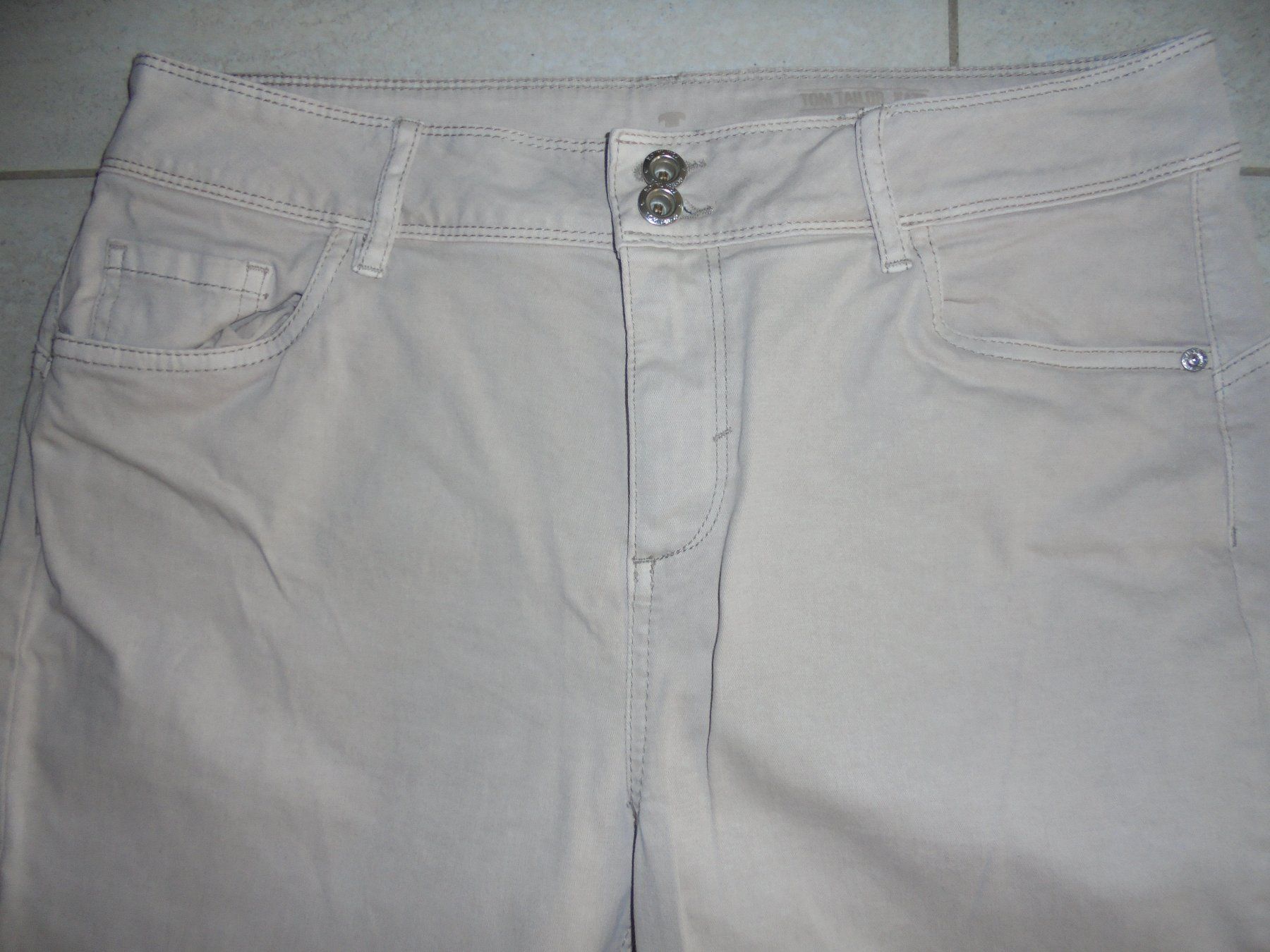 Tom Tailor Pantaloni: TOM TAILOR CAPRI-HOSE GR.31 NEUWERTIG – Usato da Rotkreuz venduto da Samballi 1