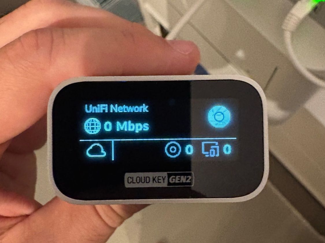 Ubiquiti Server: UniFi Cloud Key Gen2 Netzwerk Controller mit 8Gb microsd – Usato da Muttenz venduto da kuz_kx79