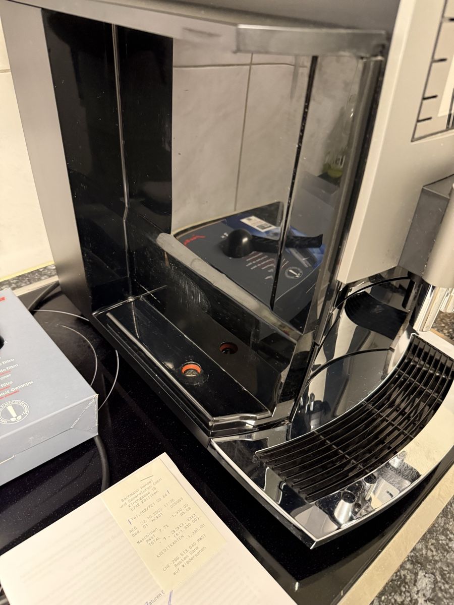 Jura Macchine per caffè & Macchine per espresso: Jura E8 Kaffeevollautomat  – Difettoso da Adligenswil venduto da stern79 3