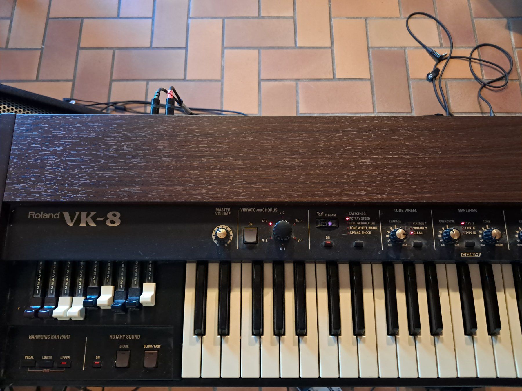 Roland Strumenti musicali: ROLAN VK-8 - ORGUE HAMMOND / CLAVIER PROFESSIONNEL – Usato da Aigle venduto da bas_kqp7 1