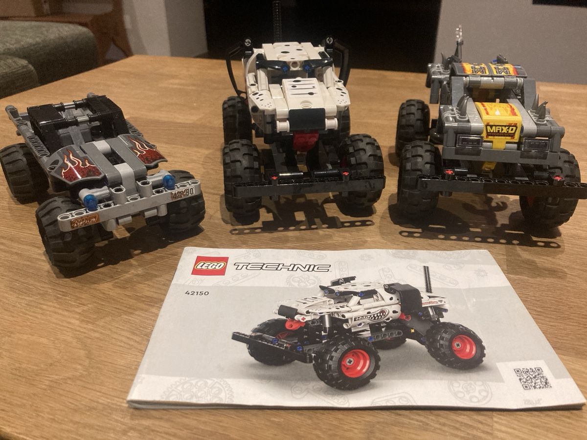 Lego Kit di costruzioni: Lot de 3 voitures lego technicien – Usato da Bourrignon venduto da Rere3 3