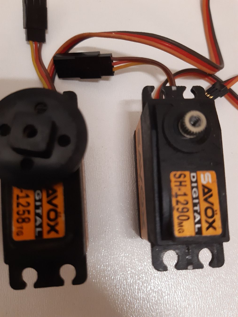 RC Kits de montage: Diverse Servos  – D'occasion à Muhen par kuesu6 3