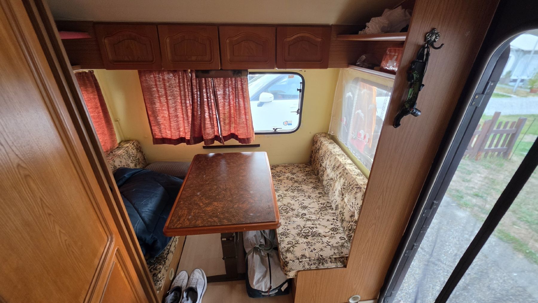 Knaus Veicoli da campeggio: Wohnwagen Knaus Azur 425 – Usato da Glattbrugg venduto da F_J 3