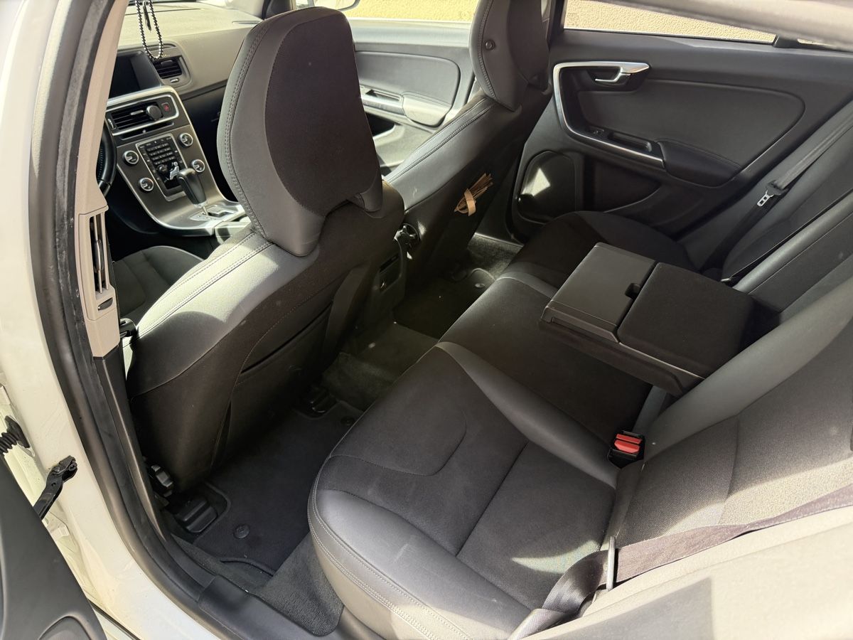 Volvo Automobili: Volvo V60 D5 AWD – Usato da Siebnen venduto da Rinqeh 4