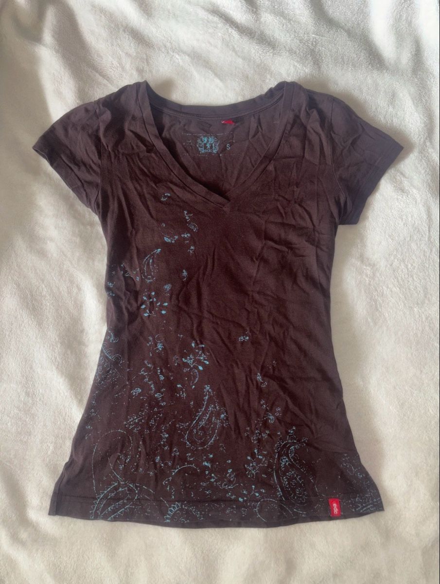 Esprit T-shirts: V-Neck T-Shirt – D'occasion à Meyrin par fooyiy