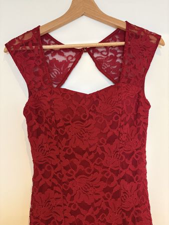 Meerjungfrauen rotes Spitzenkleid, stretch, Grösse 36