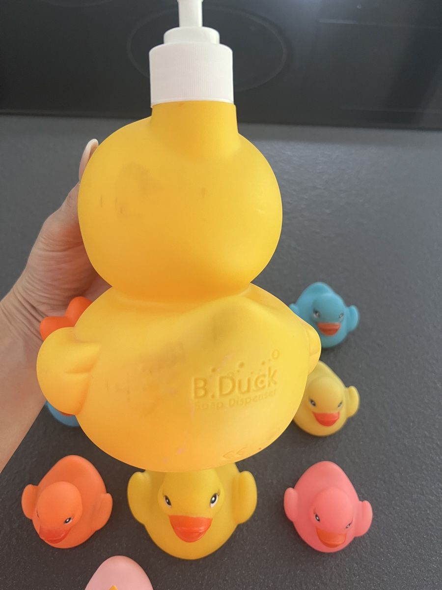 Portasapone: Duck handsoap plus 8 small ducks – Usato da Cama venduto da UnleashdByAna 1