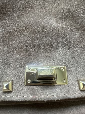 Handtasche Wildleder Nieten schliesst gut 20cm