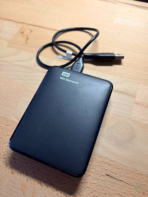 Western Digital Dischi rigidi: Disque dur externe WD Elements 2 To USB 3.0 – Usato da Collombey venduto da malik.bkn