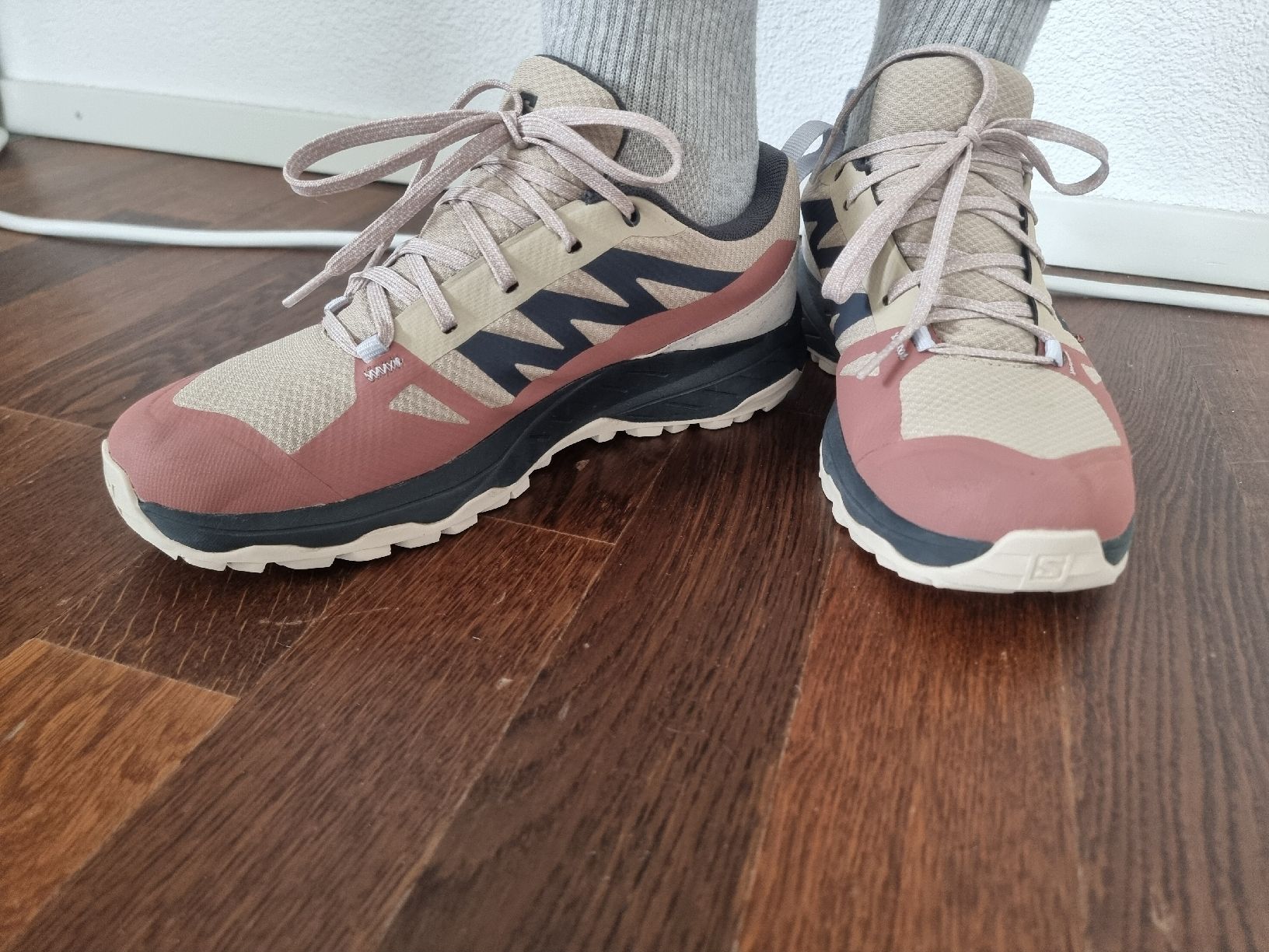 Salomon Chaussures femmes: Salomon 40 Trekkingschuhe Wanderschuhe – D'occasion à Baden par Giuseppe5 1