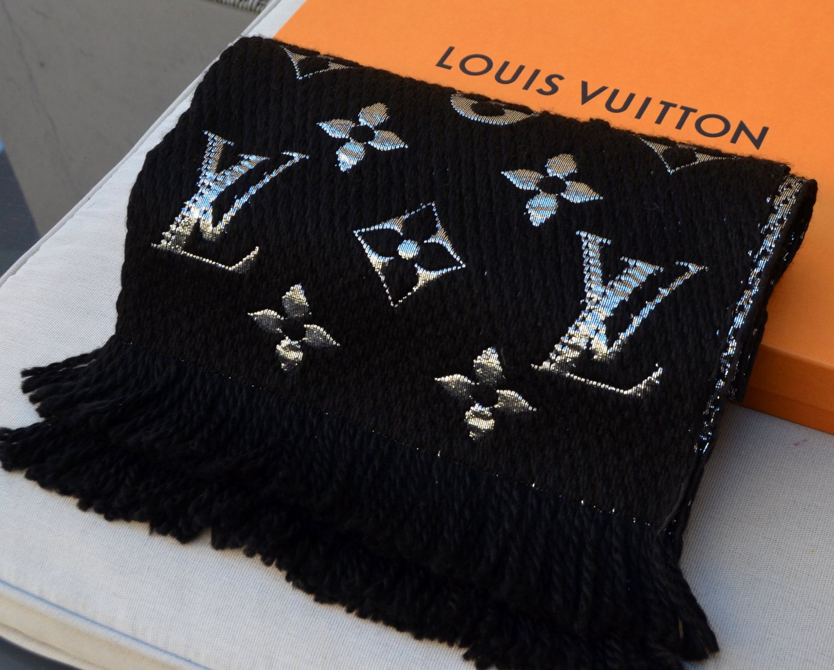 Louis Vuitton Foulards & écharpes: Louis Vuitton Schal / écharpe – D'occasion à Collonges par Auganien 5