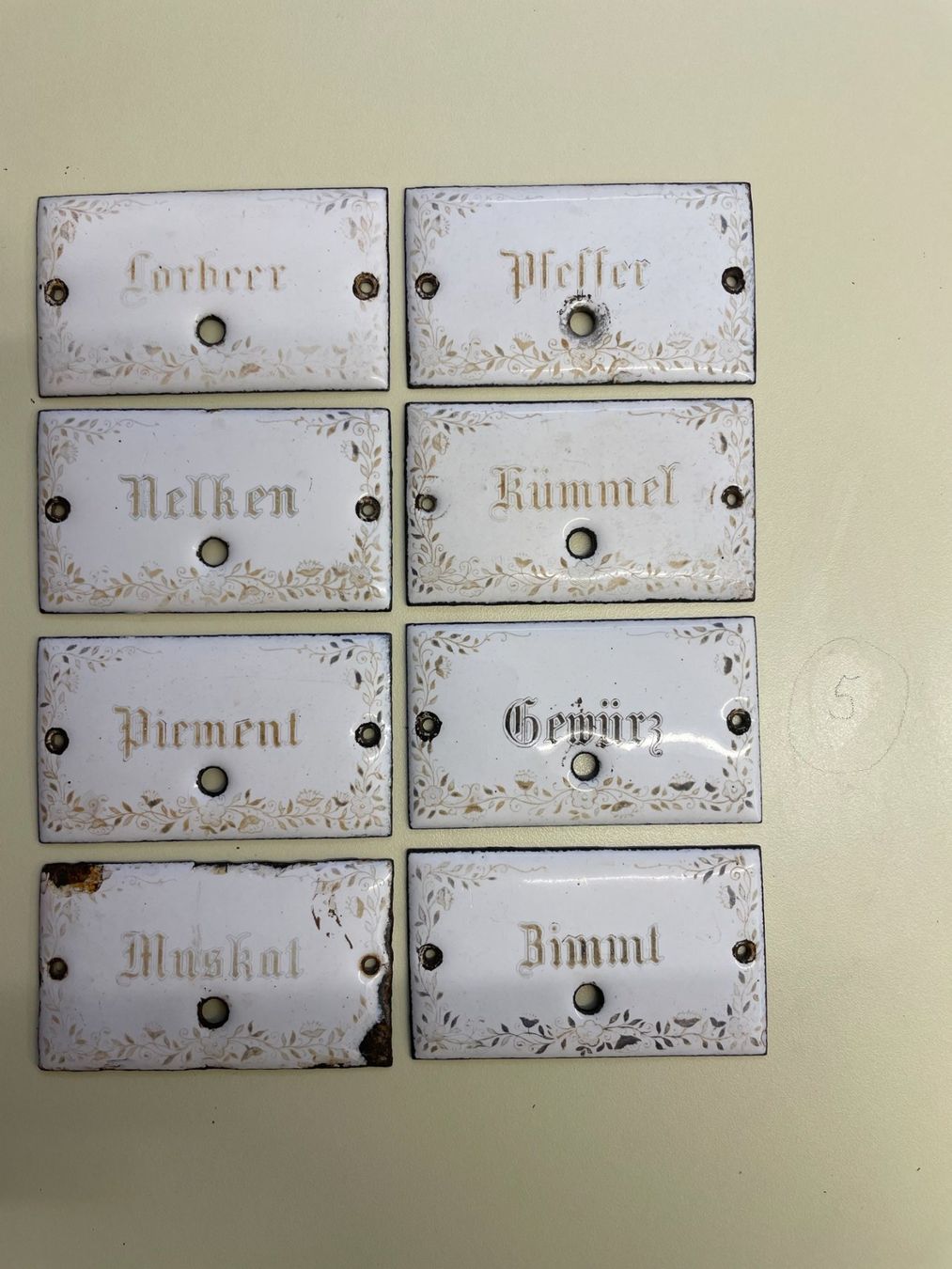 Schilder: Emaille Schild Gewürz antik – Gebraucht aus Beinwil (Freiamt) von Zedel1923 1