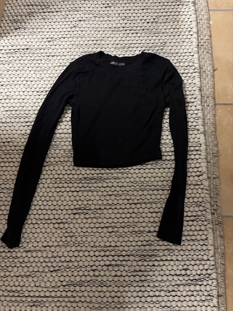 Zara Top: ZARA Crop Top langarm – Usato da Pfäffikon ZH venduto da anlimalu