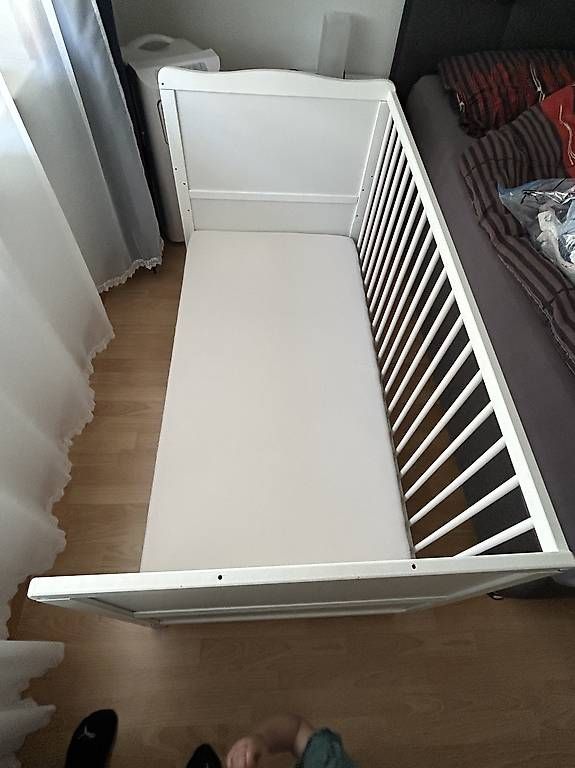 Betten: Kinder-/ Babybett 70x40 – Gebraucht aus Schöftland von bet_p5sy 1