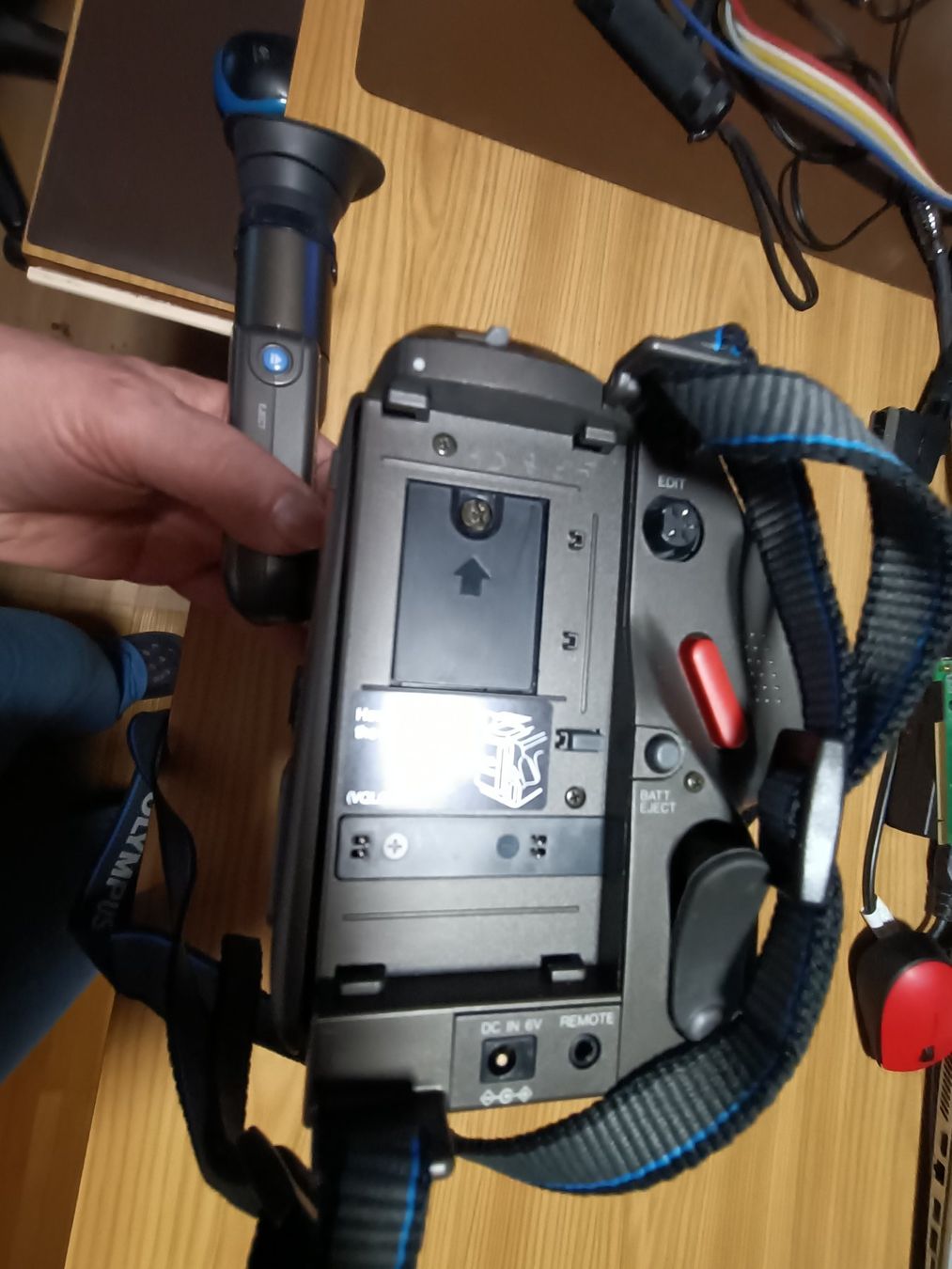Olympus Videocamere: Olympus VX-C500-KE Camcorder, mit Zubehör – Usato da Schöftland venduto da Snacketti7 8